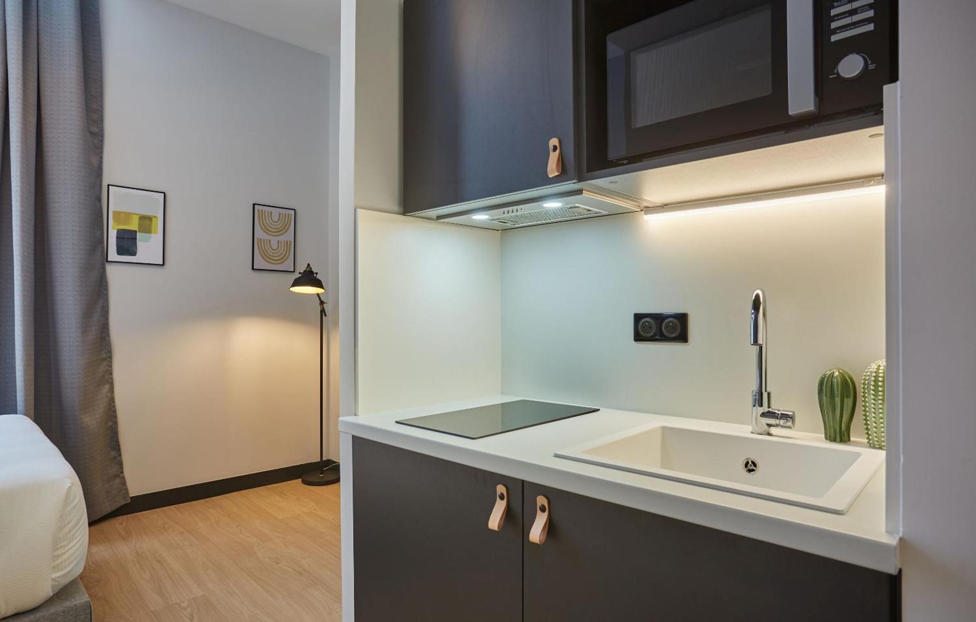 Kitchen or kitchenette