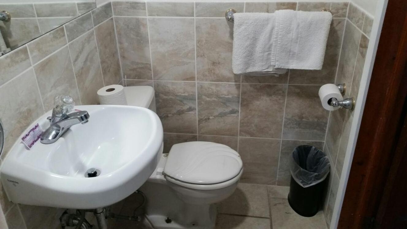 Queen Room  - Smoking