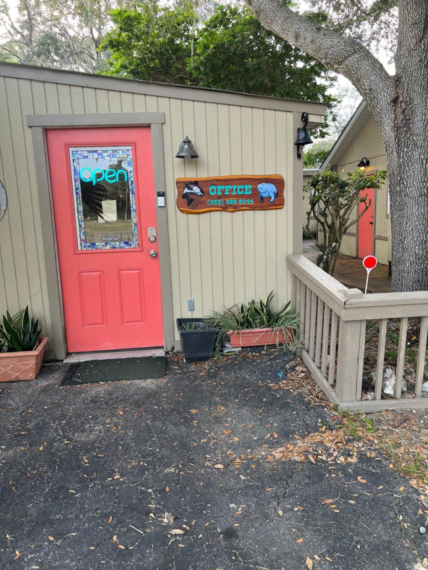 Nature Coast Inn & Cottages