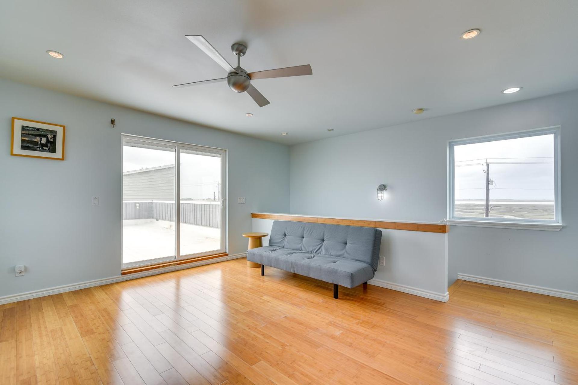 BBQs and Decks Oceanfront Surfside Beach Home