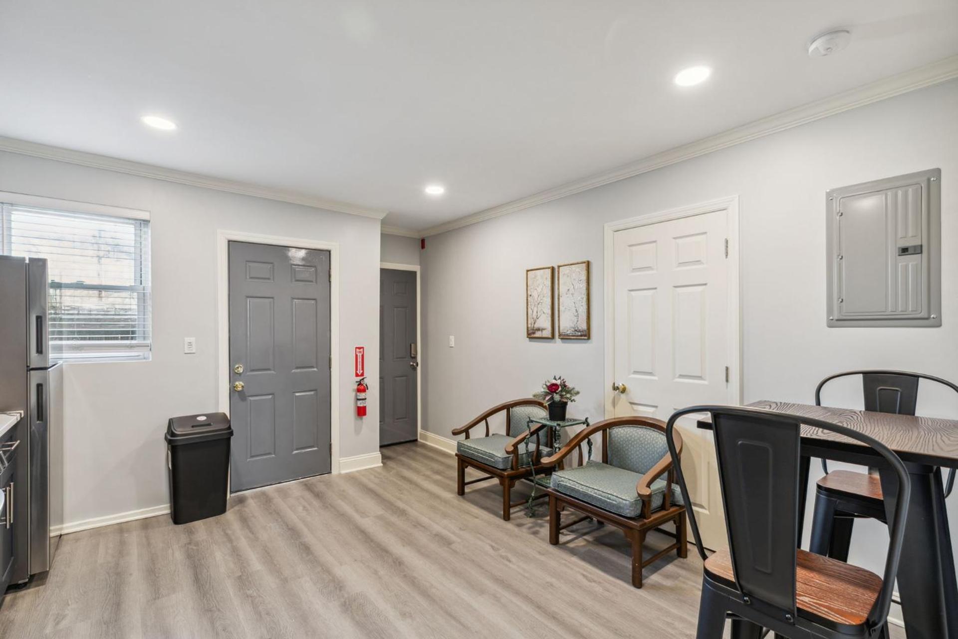 Alina & Fanny - Philadelphia Callowhill