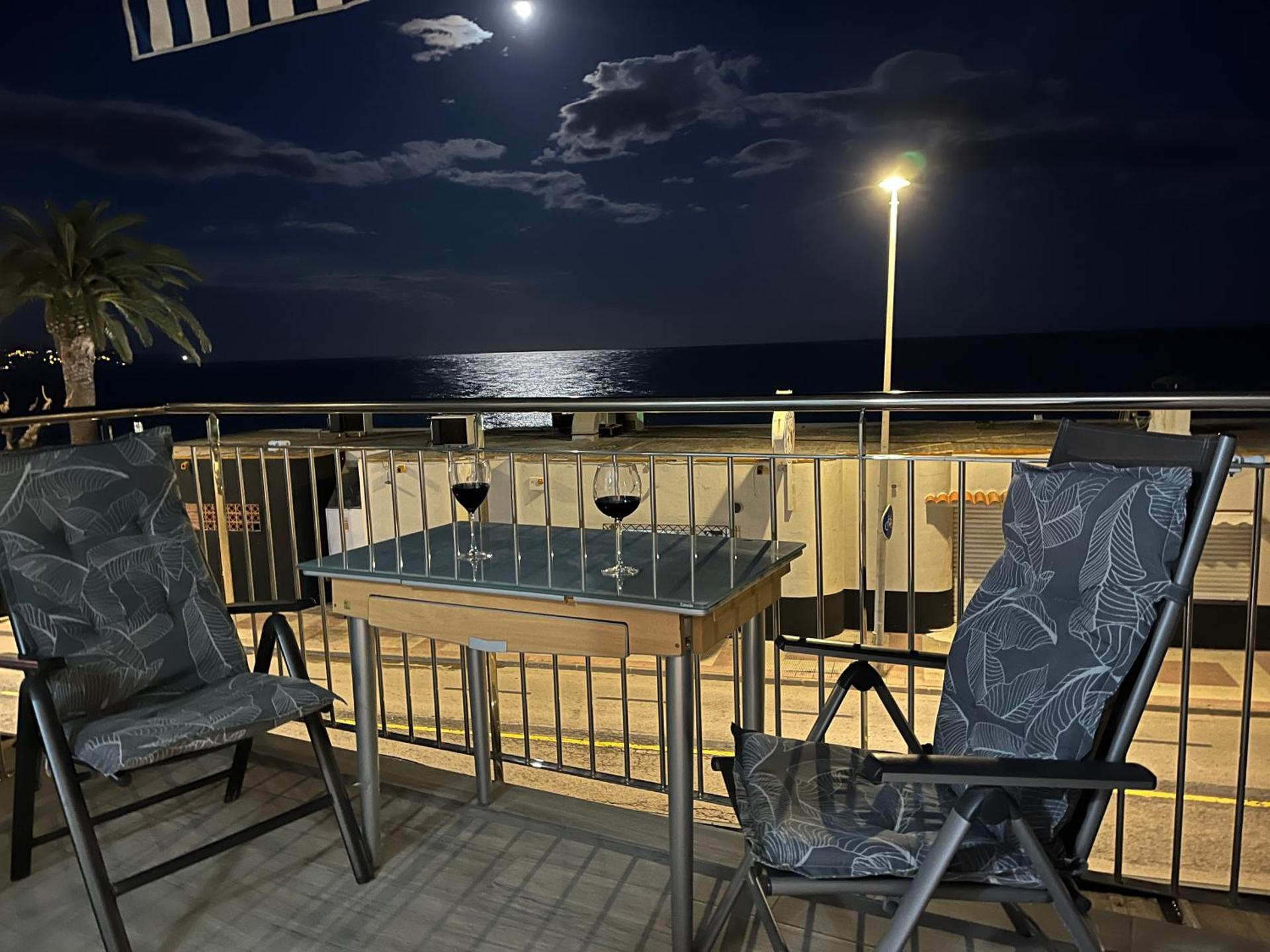 Estudio con Impresionantes Vistas al Mar