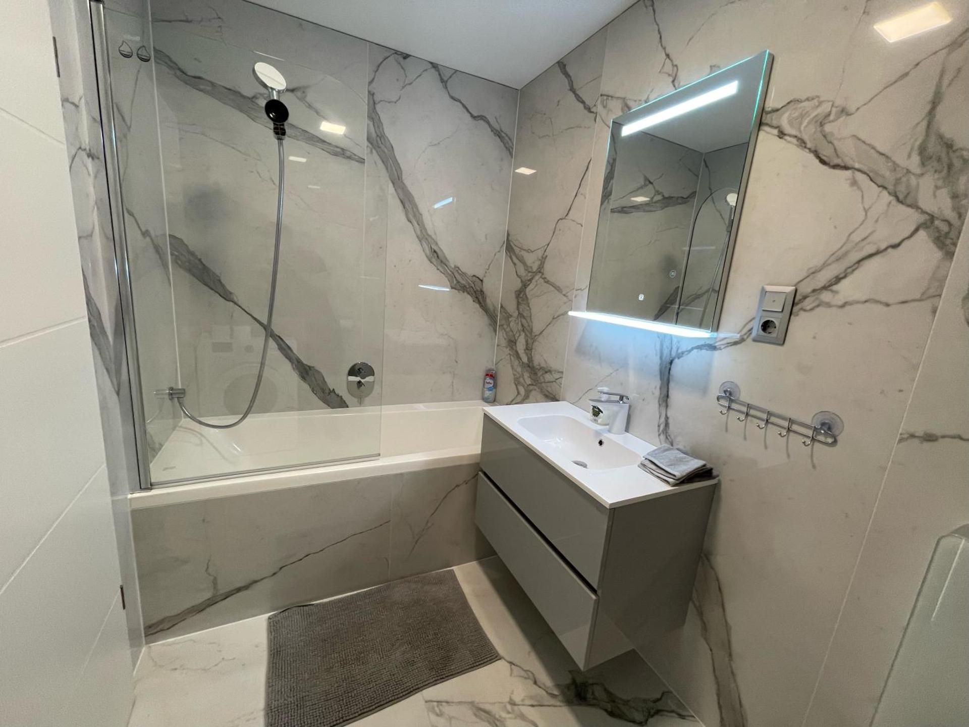 Luxury Apartments in Balatonalmádi, Almádi Lux Apartman II - Crystal White