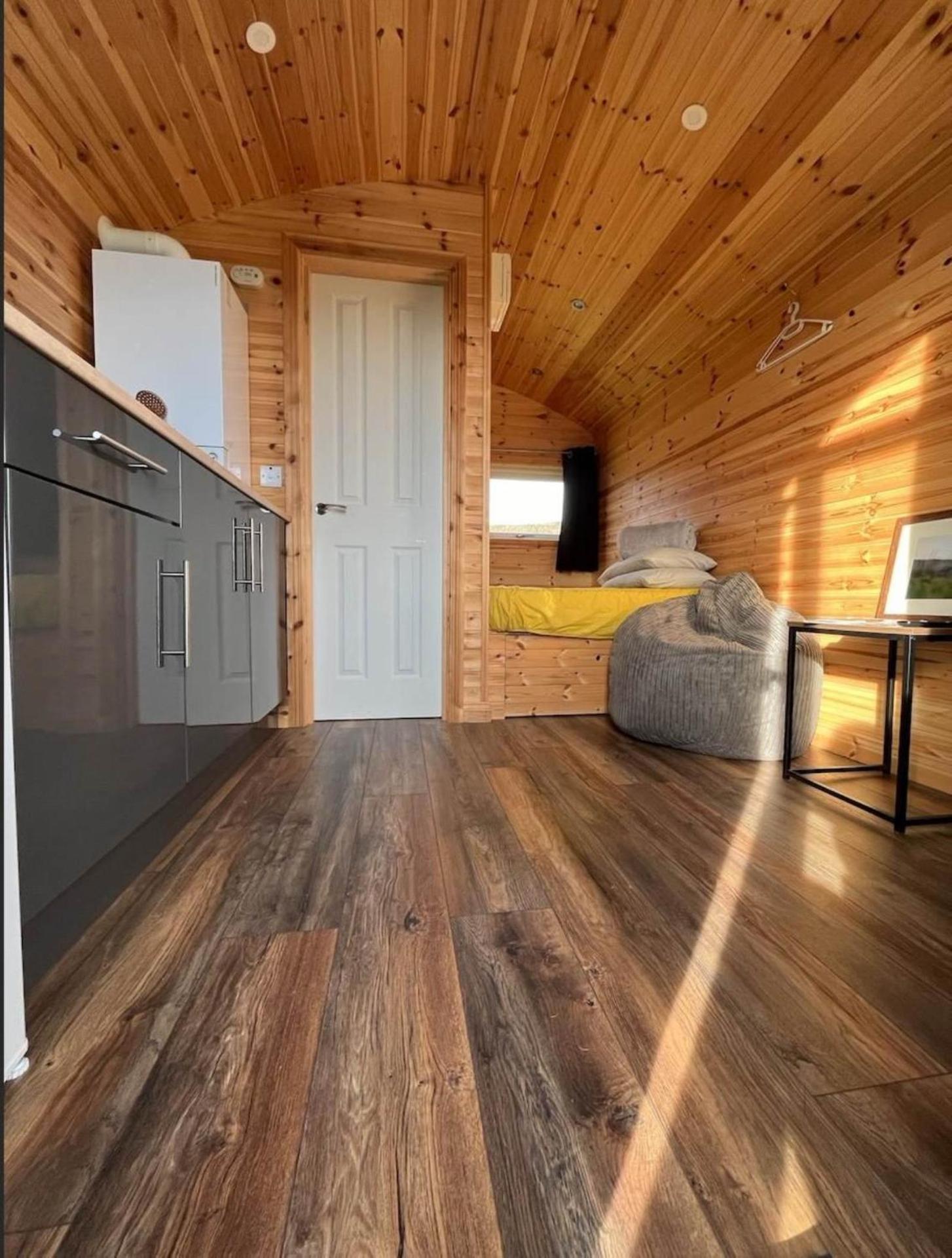 The Getaway - The Red Kite - Pet Friendly Luxury Glamping Cabin