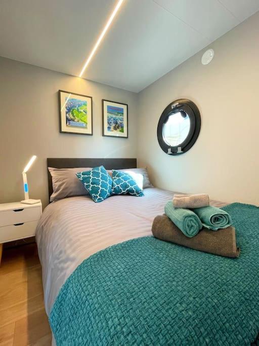 Yarmouth Waterlodge Floating Apartments 2