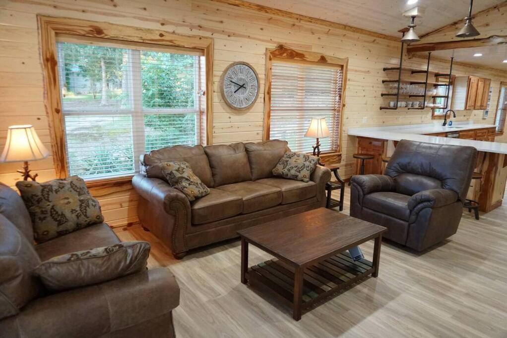 Toledo Queen Lakefront Custom 4 BR Home, Boathouse