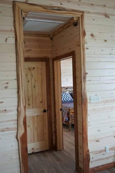 Toledo Queen Lakefront Custom 4 BR Home, Boathouse