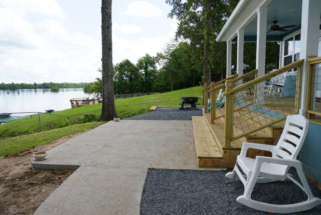 Toledo Queen Lakefront Custom 4 BR Home, Boathouse