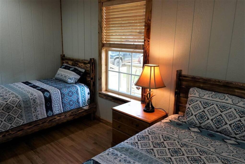 Toledo Queen Lakefront Custom 4 BR Home, Boathouse