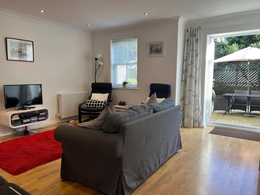 SoHot Stays-Garden Apt-Free Parking Ground Flr