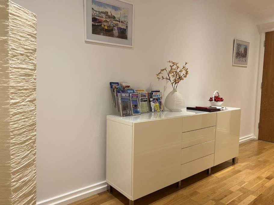 SoHot Stays-Garden Apt-Free Parking Ground Flr