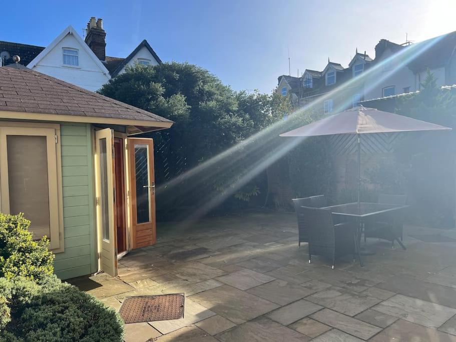 SoHot Stays-Garden Apt-Free Parking Ground Flr