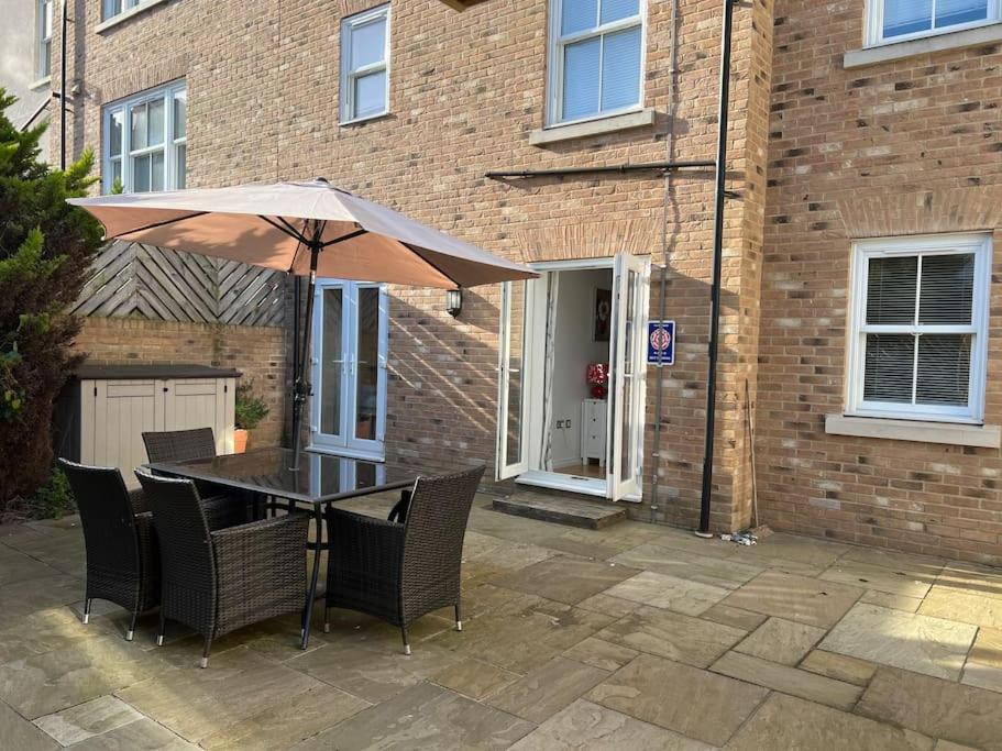 SoHot Stays-Garden Apt-Free Parking Ground Flr