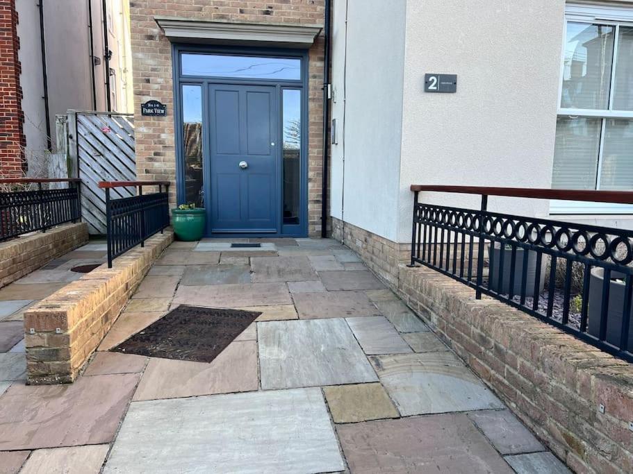 SoHot Stays-Garden Apt-Free Parking Ground Flr