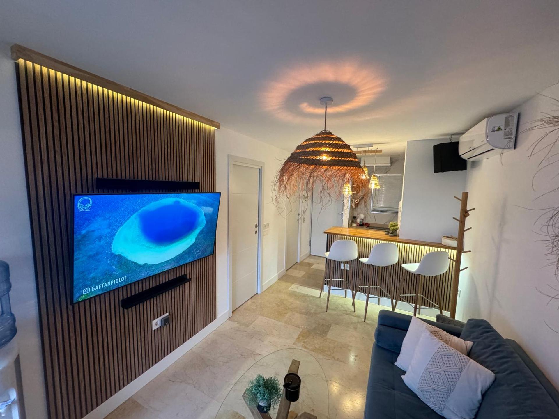 Communal lounge/ TV room