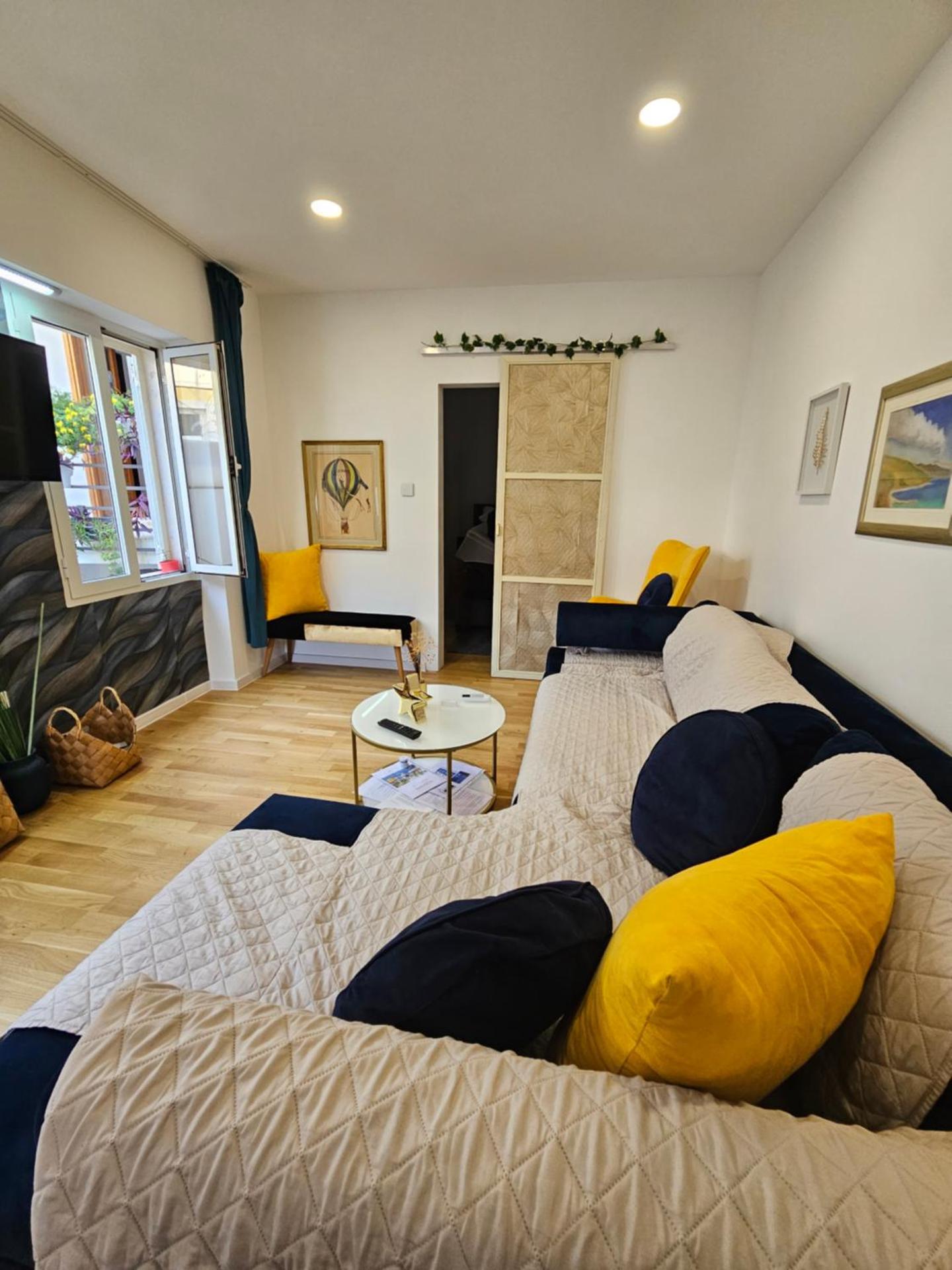 PLACE 4 U Studio Center