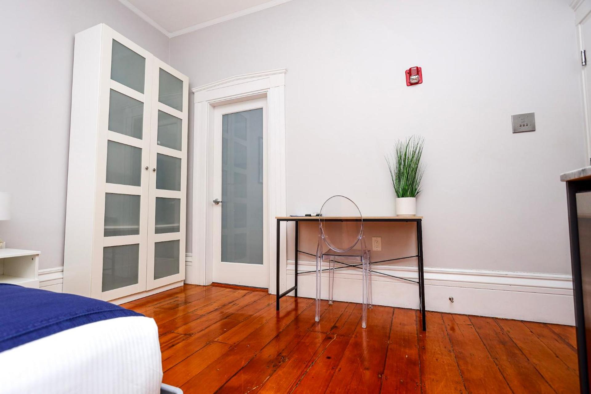 Charming & Stylish Studio on Beacon Hill #9