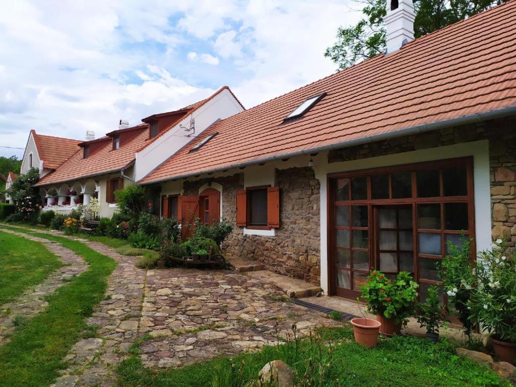 LindenTree-Harmony Apartman