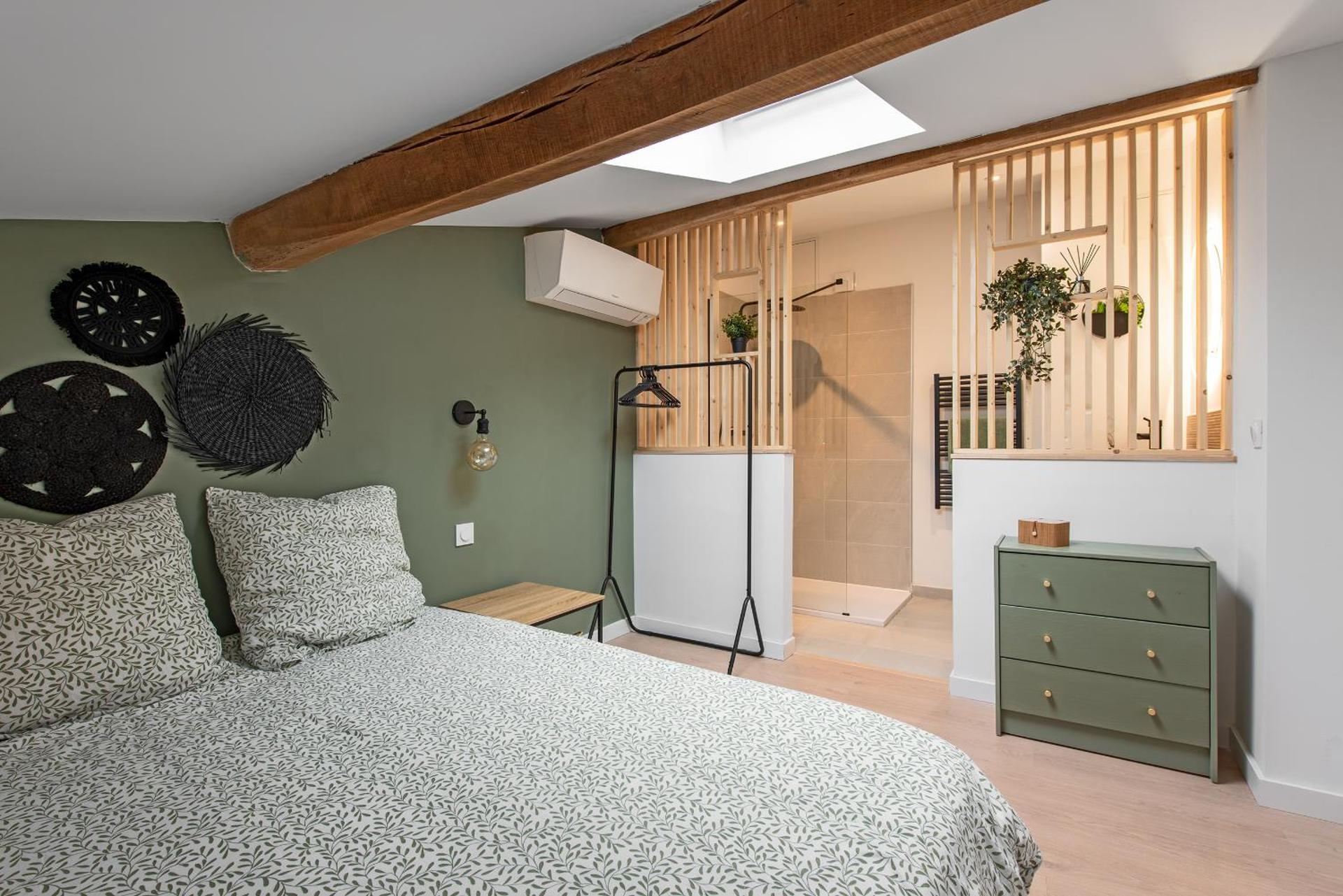 Photo of the whole room