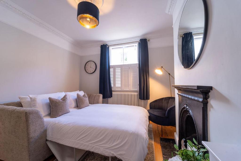 Elegant 3 bedroom home in the centre of Cheltenham