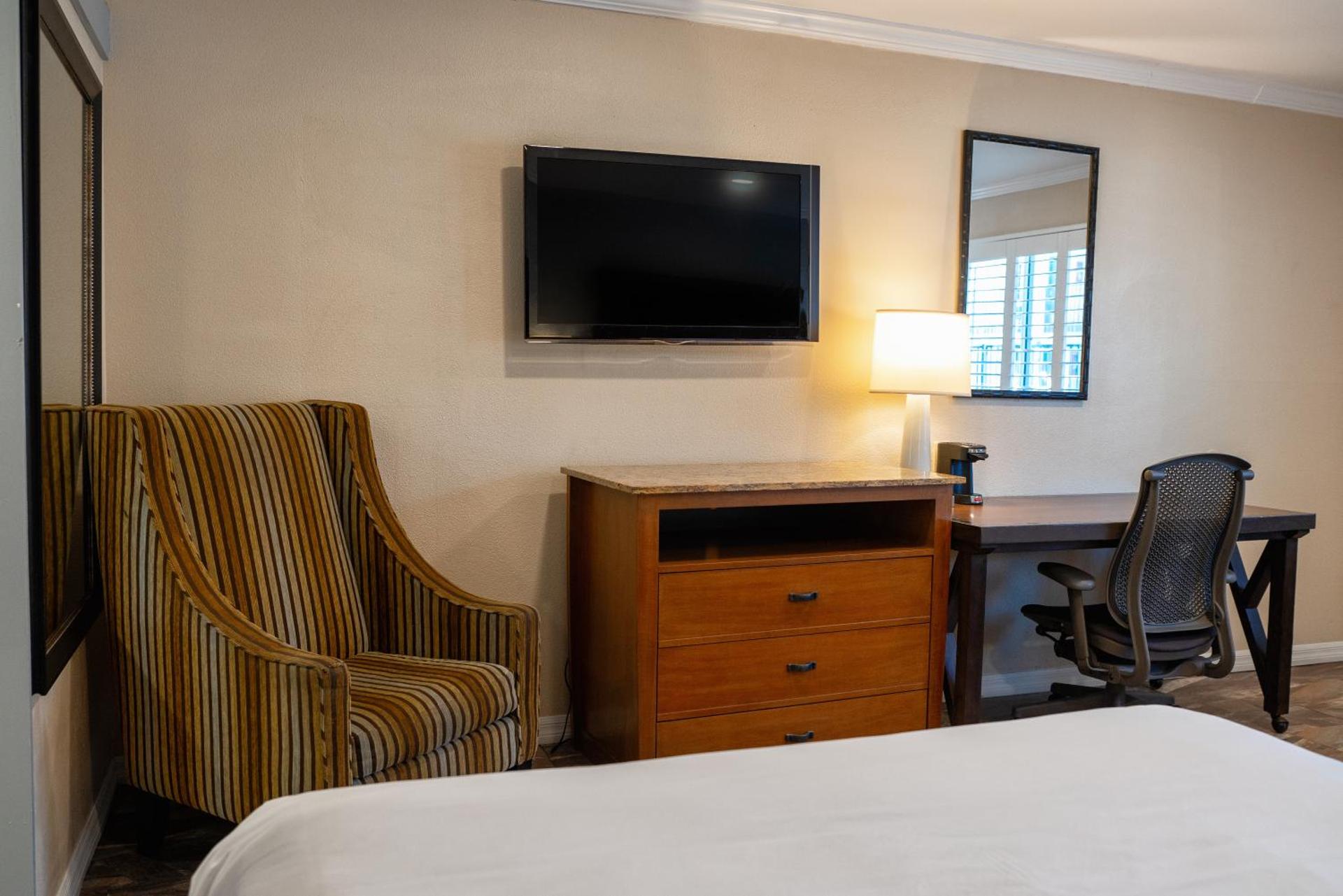 The Buena Park Hotel & Suites