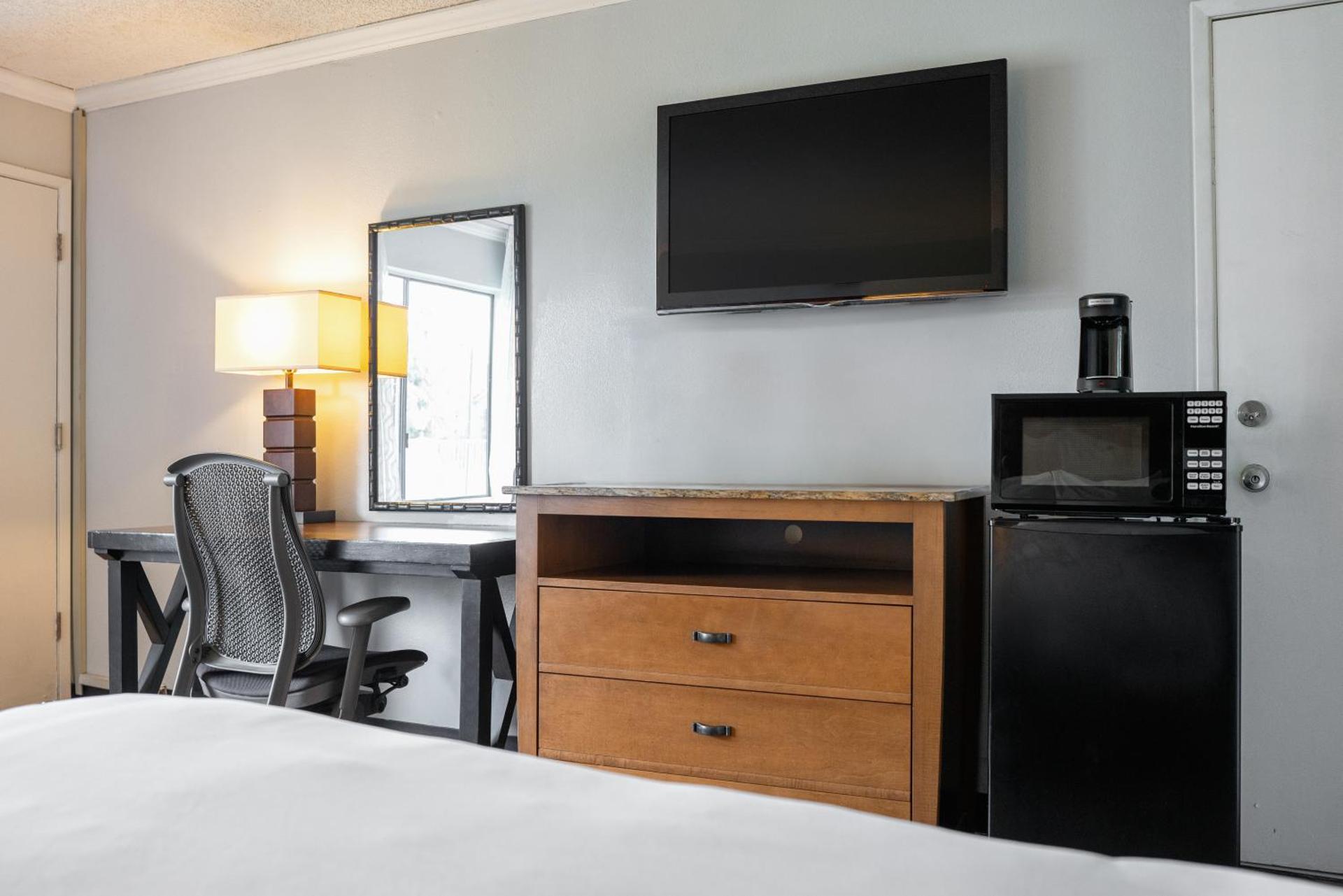 The Buena Park Hotel & Suites