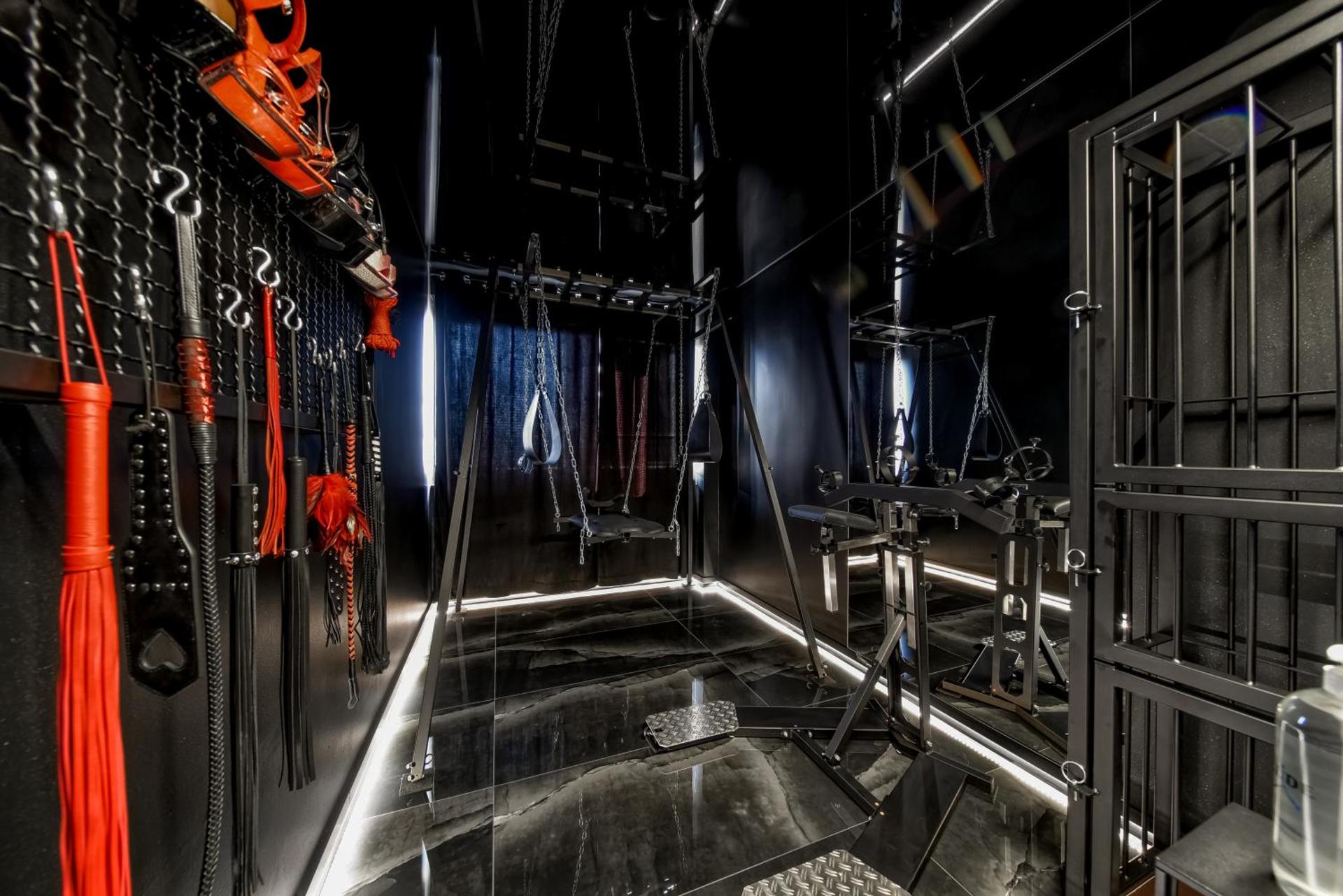 World Of Ecstasy - Apartament BDSM