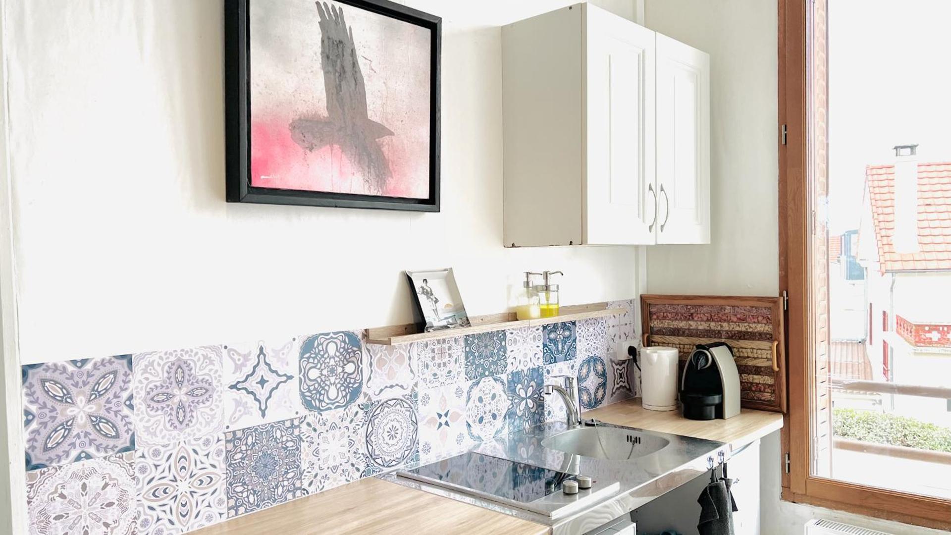 Kitchen or kitchenette