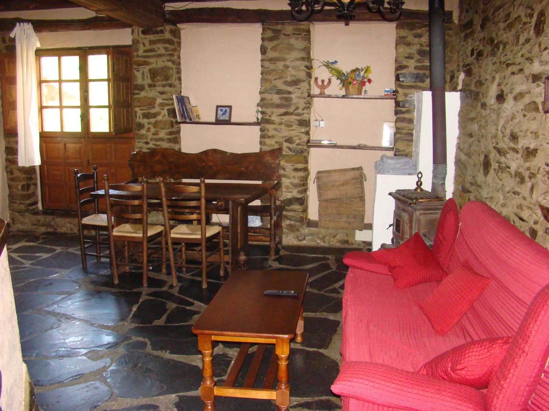 Apartment with Mountain View