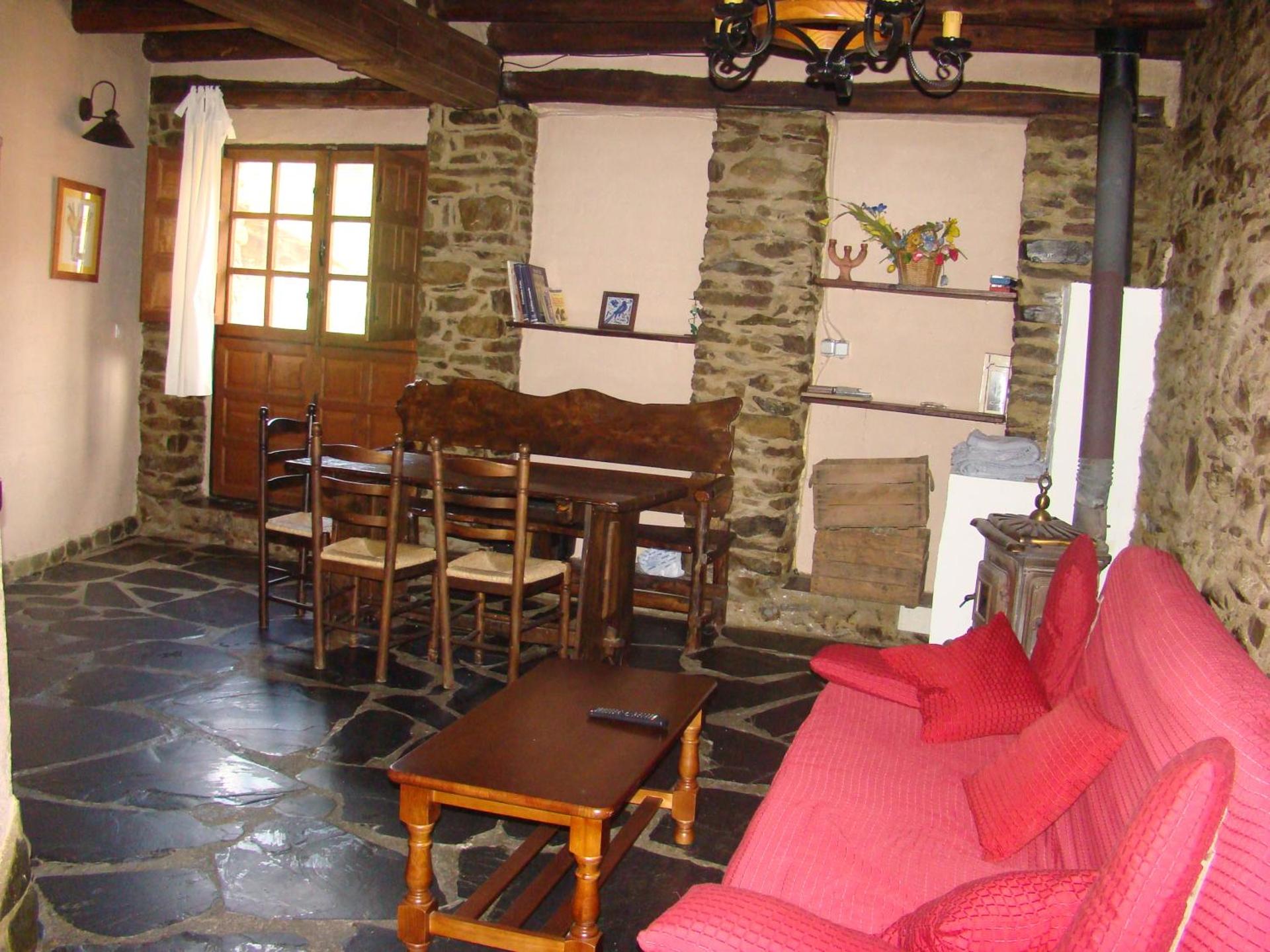 Apartment with Mountain View