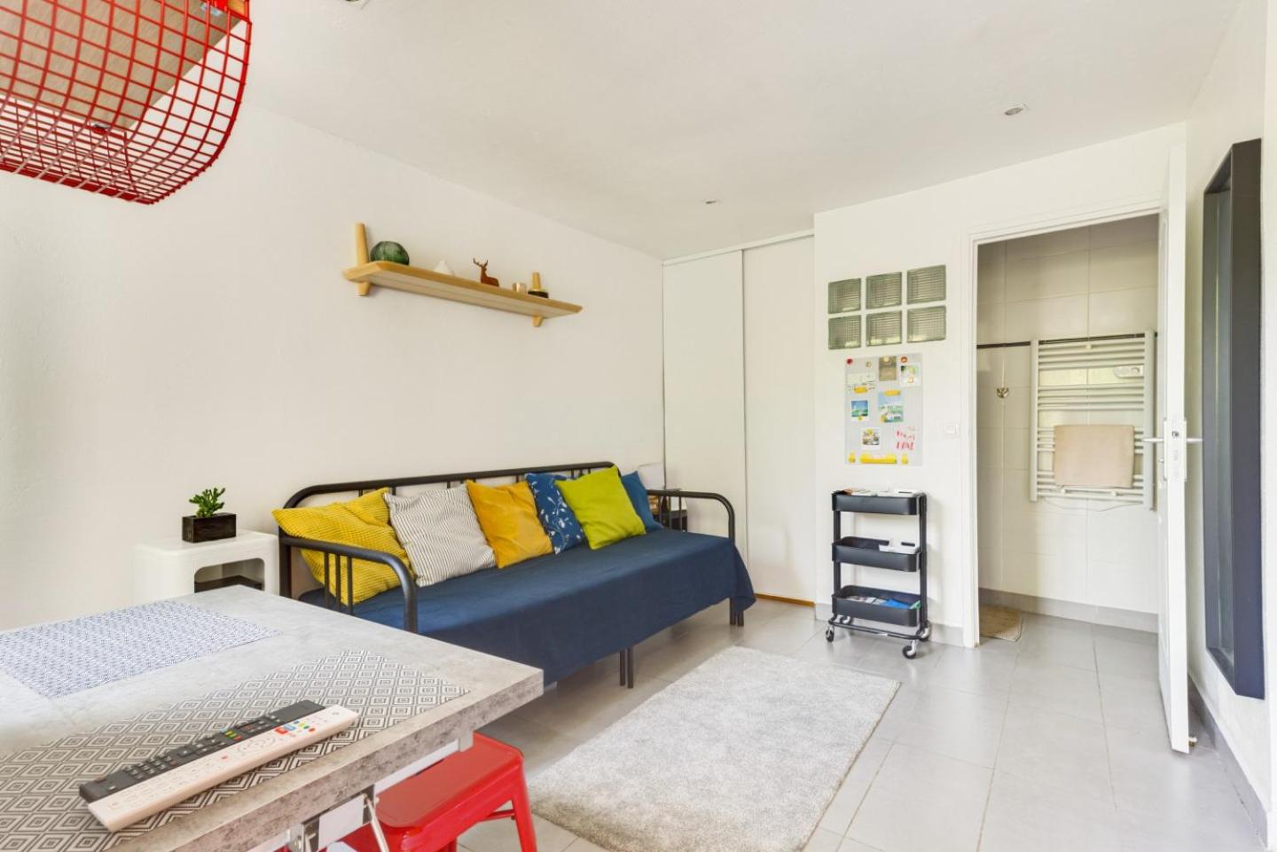 Studio calme proche Paris avec terrasse privative et jacuzzi en option