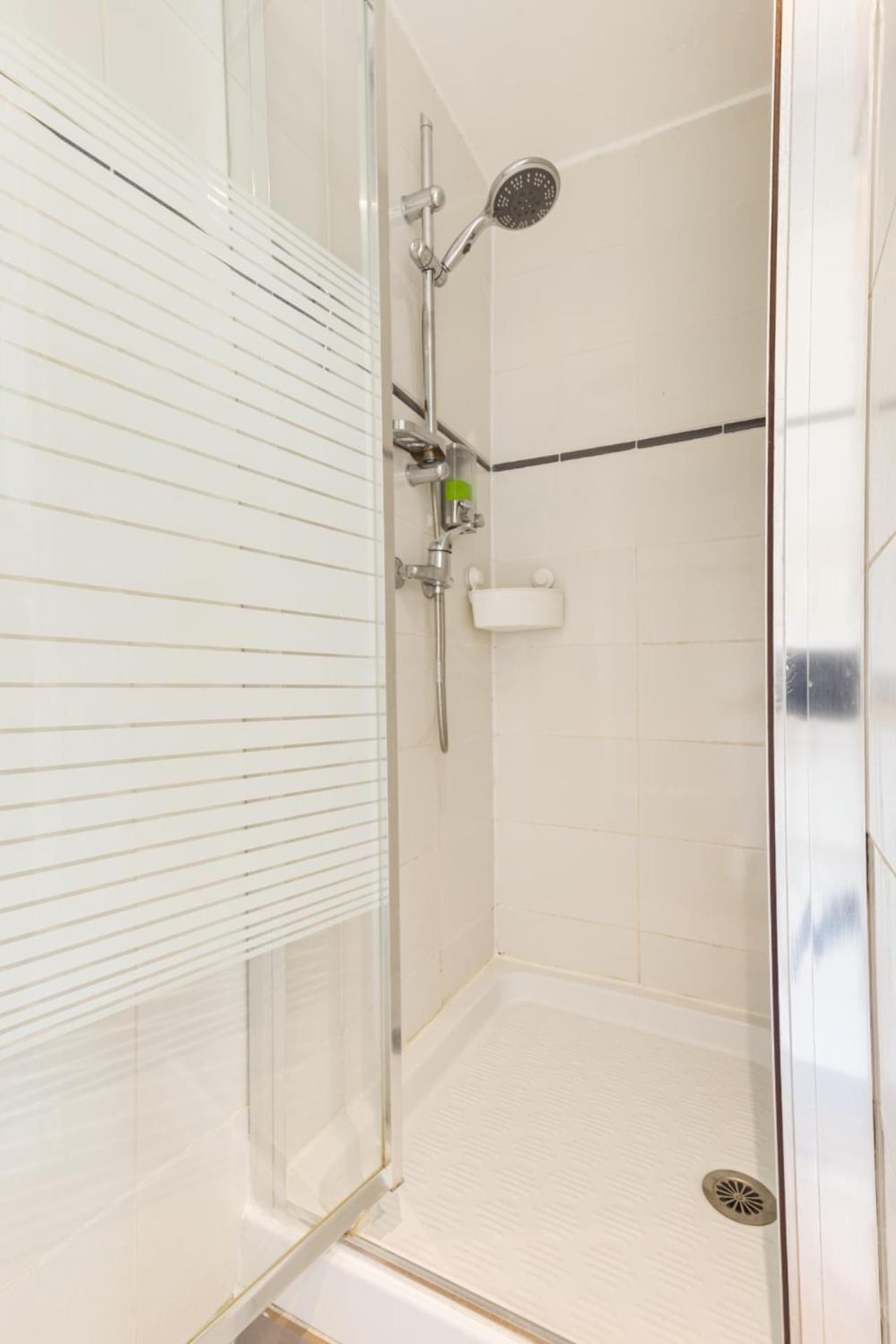 Studio calme proche Paris avec terrasse privative et jacuzzi en option