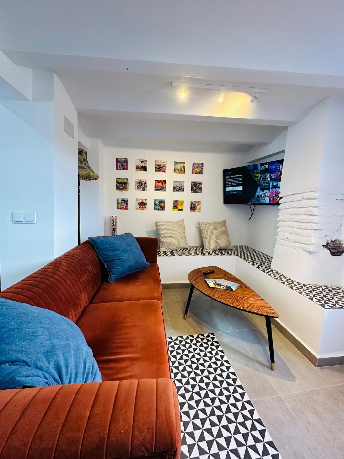 Communal lounge/ TV room