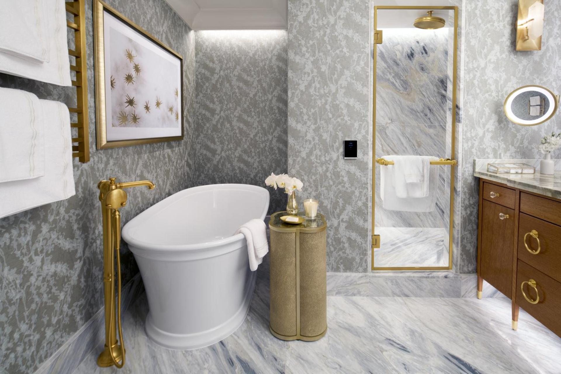 Grand Lodge King Suite