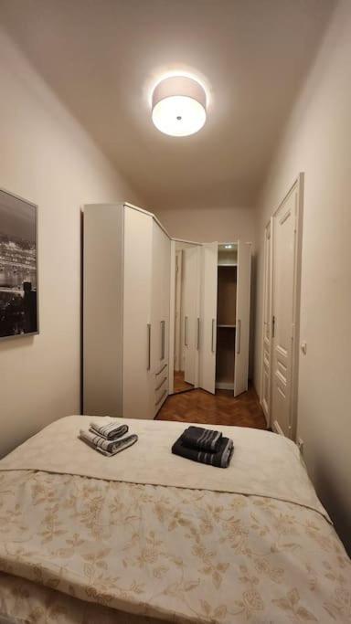 City Apartment (1km to the 1st District)