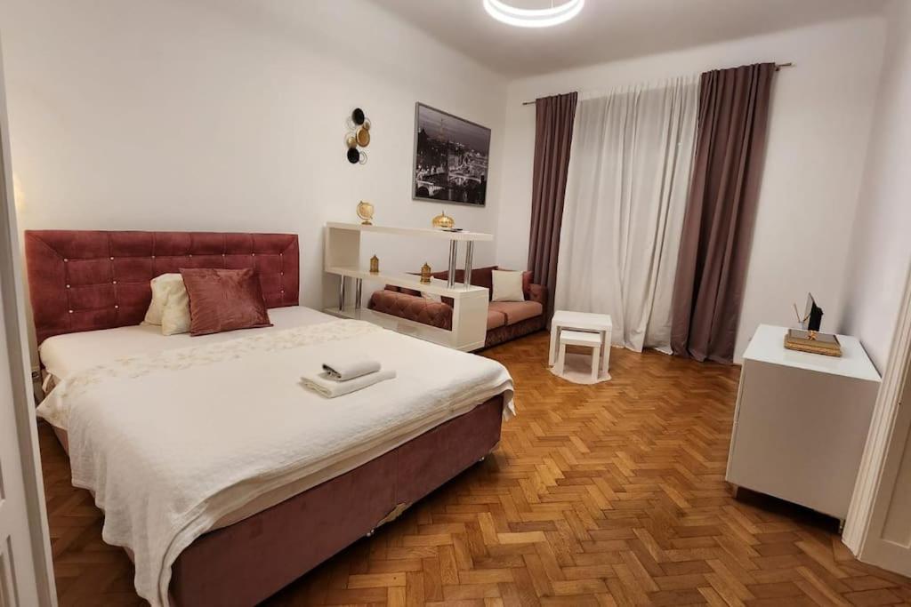 City Apartment (1km to the 1st District)