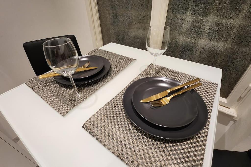 City Apartment (1km to the 1st District)