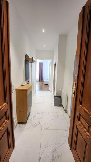 City Apartment (1km to the 1st District)