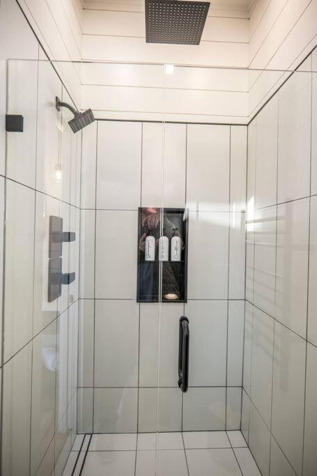 Luxury tiny house with hot tub and private deck!