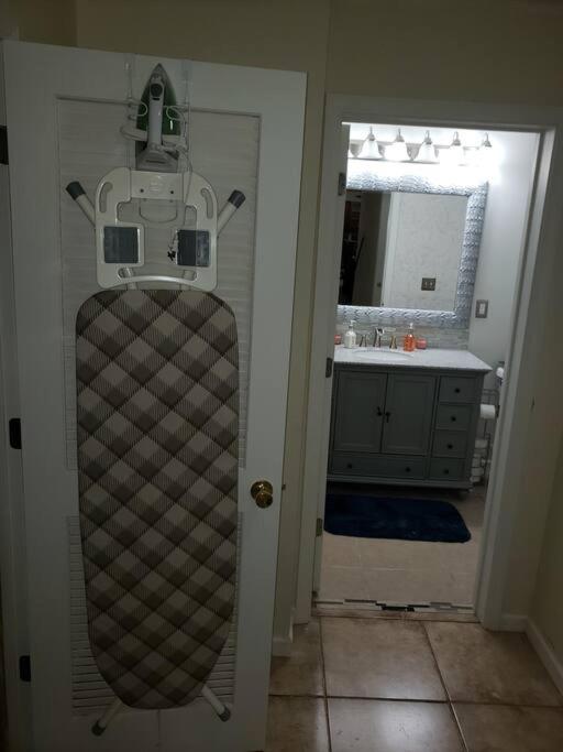 Entire Apartment Suite family singles Couples Nurses dinners business meetings