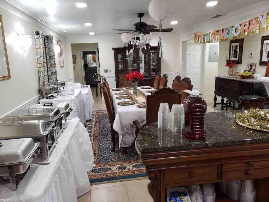 Entire Apartment Suite family singles Couples Nurses dinners business meetings