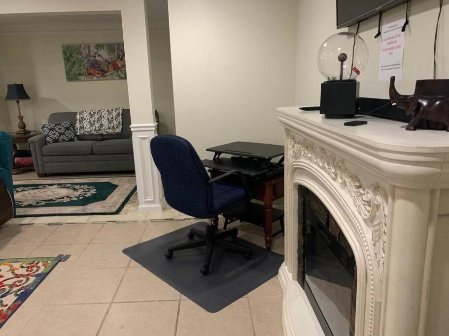 Entire Apartment Suite family singles Couples Nurses dinners business meetings