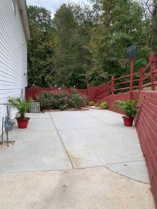 Entire Apartment Suite family singles Couples Nurses dinners business meetings