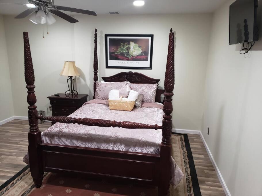 Entire Apartment Suite family singles Couples Nurses dinners business meetings