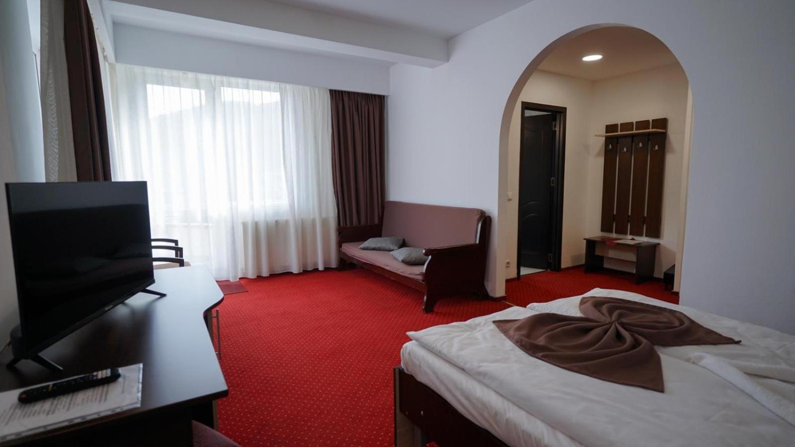 Vila Trandafirul si Liliacul