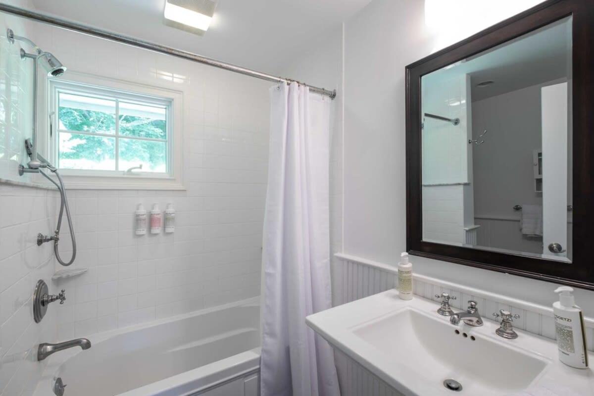 Heated Pool, Driftwood Cottage by RoveTravel