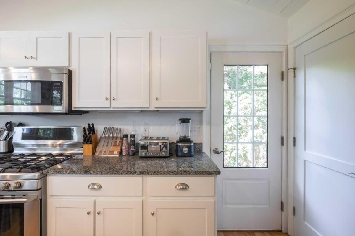 Heated Pool, Driftwood Cottage by RoveTravel