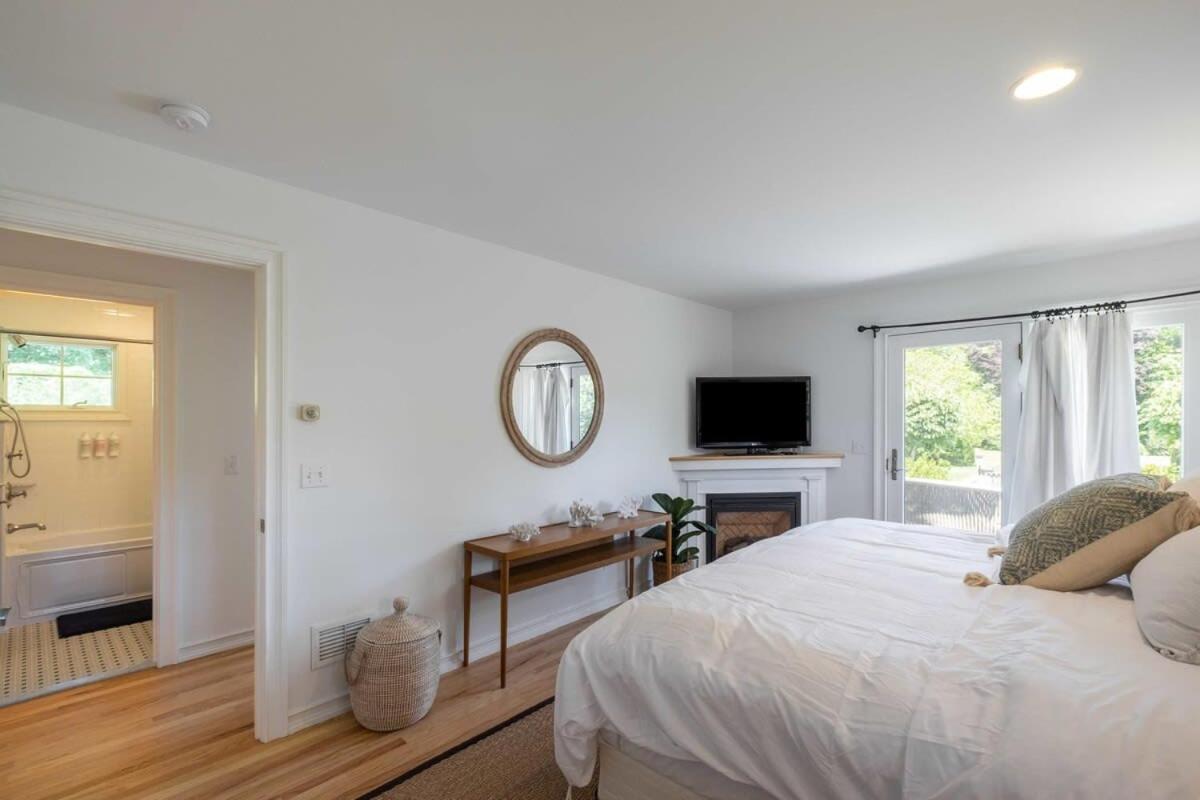 Heated Pool, Driftwood Cottage by RoveTravel