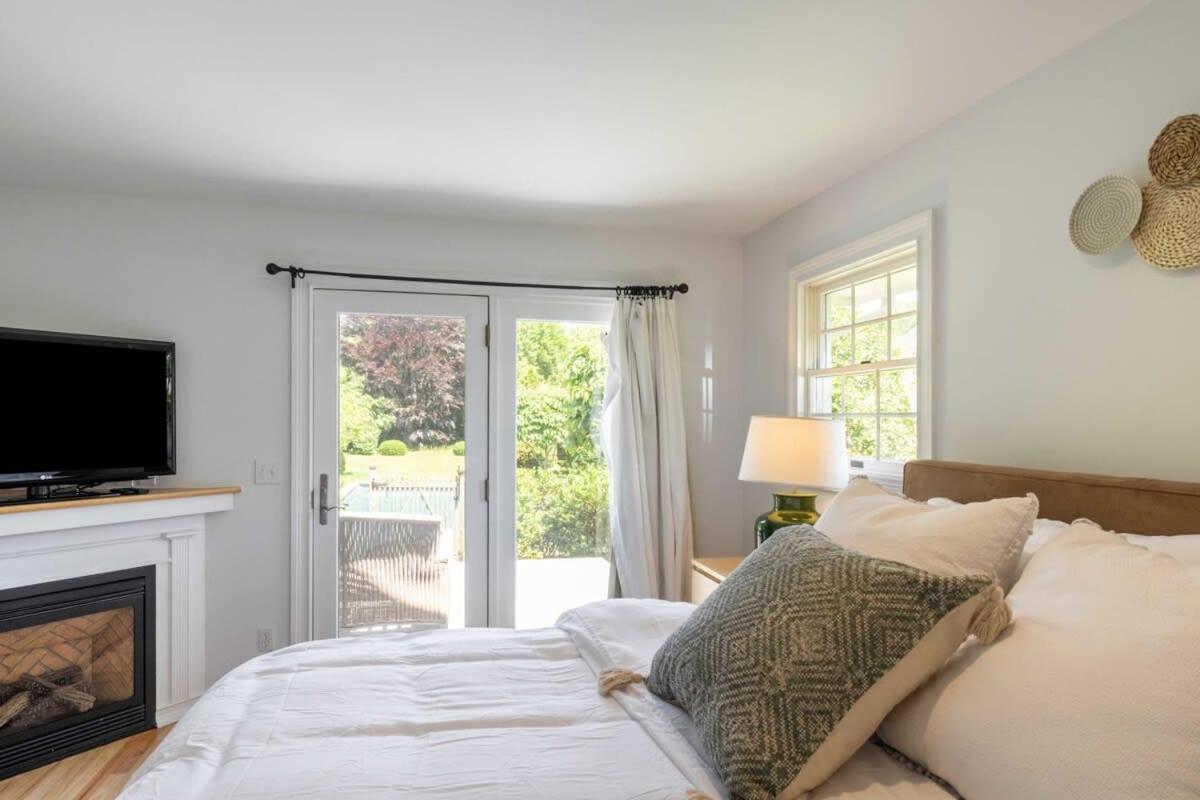 Heated Pool, Driftwood Cottage by RoveTravel