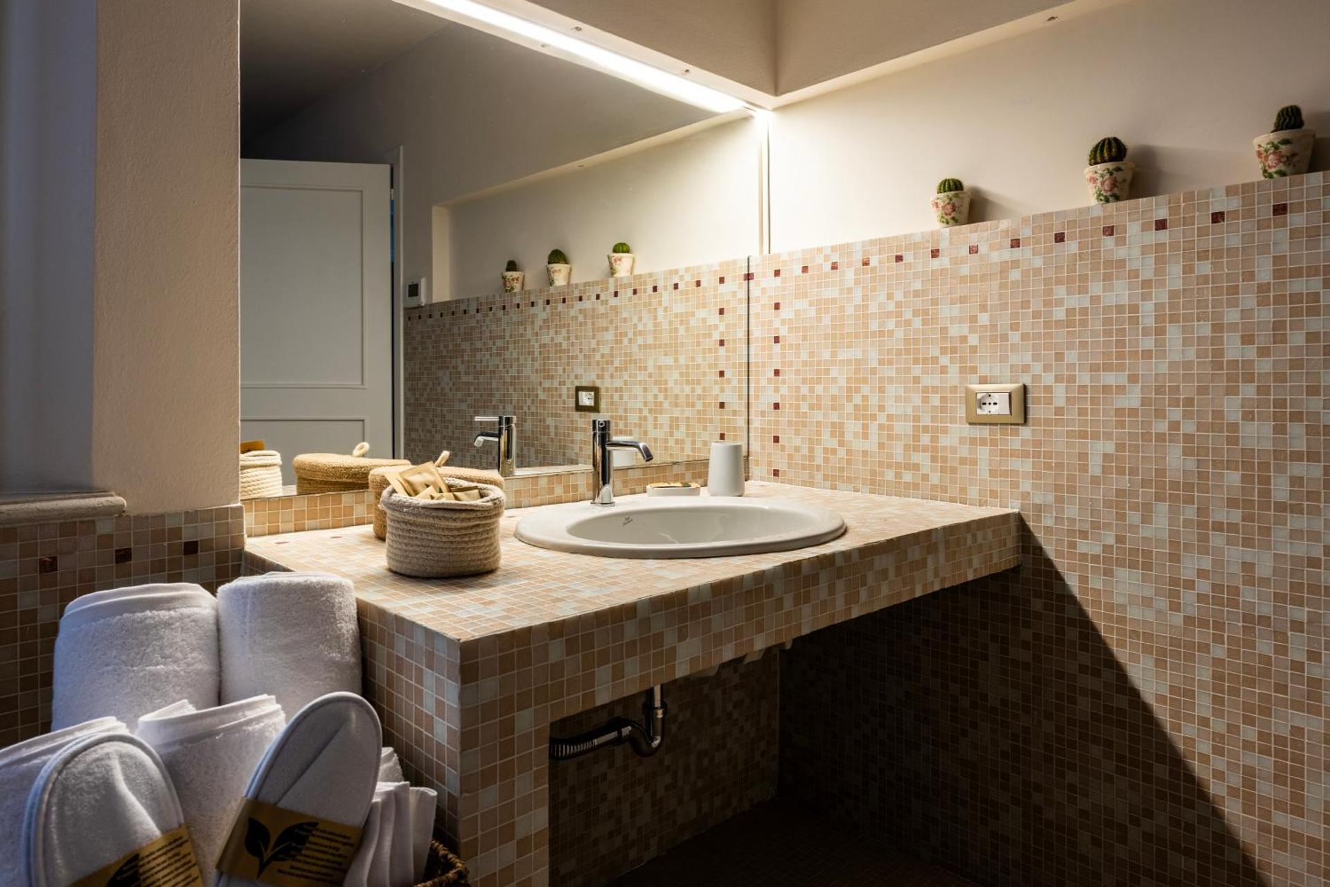 Palazzo Gessi Room and Breakfast